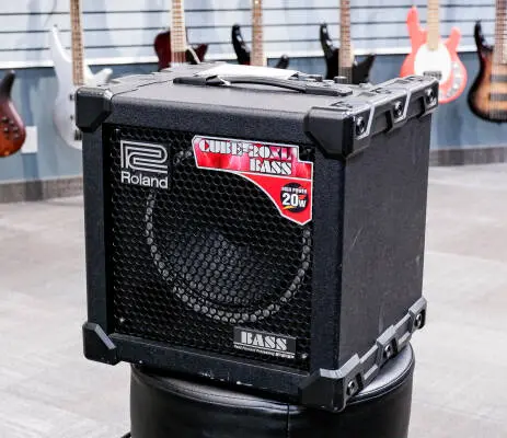 ROLAND CUBE BASS AMP 2